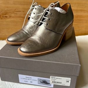 🩶 Coclico Oxford Metallic Leather Lace Up Shoes Sz 36- never worn
